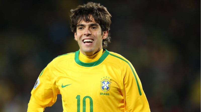 Cầu Thủ Kaka - Từ Đỉnh Cao Và Những Tiếc Nuối Của Một Tài Năng 4 Kaka trong màu áo tuyển Brazil và cách anh chơi bóng
